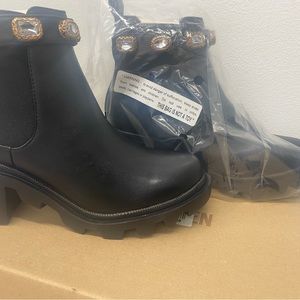 Steve Madden Amulet Black 8.5